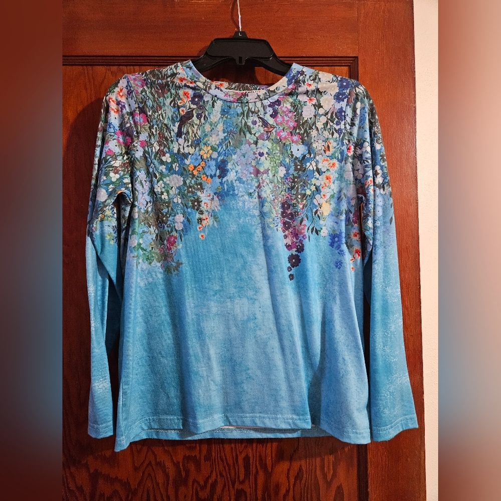 EUC Exclusive Pretty Blue Floral Flowers Long Sleeve Top Shirt Size Small